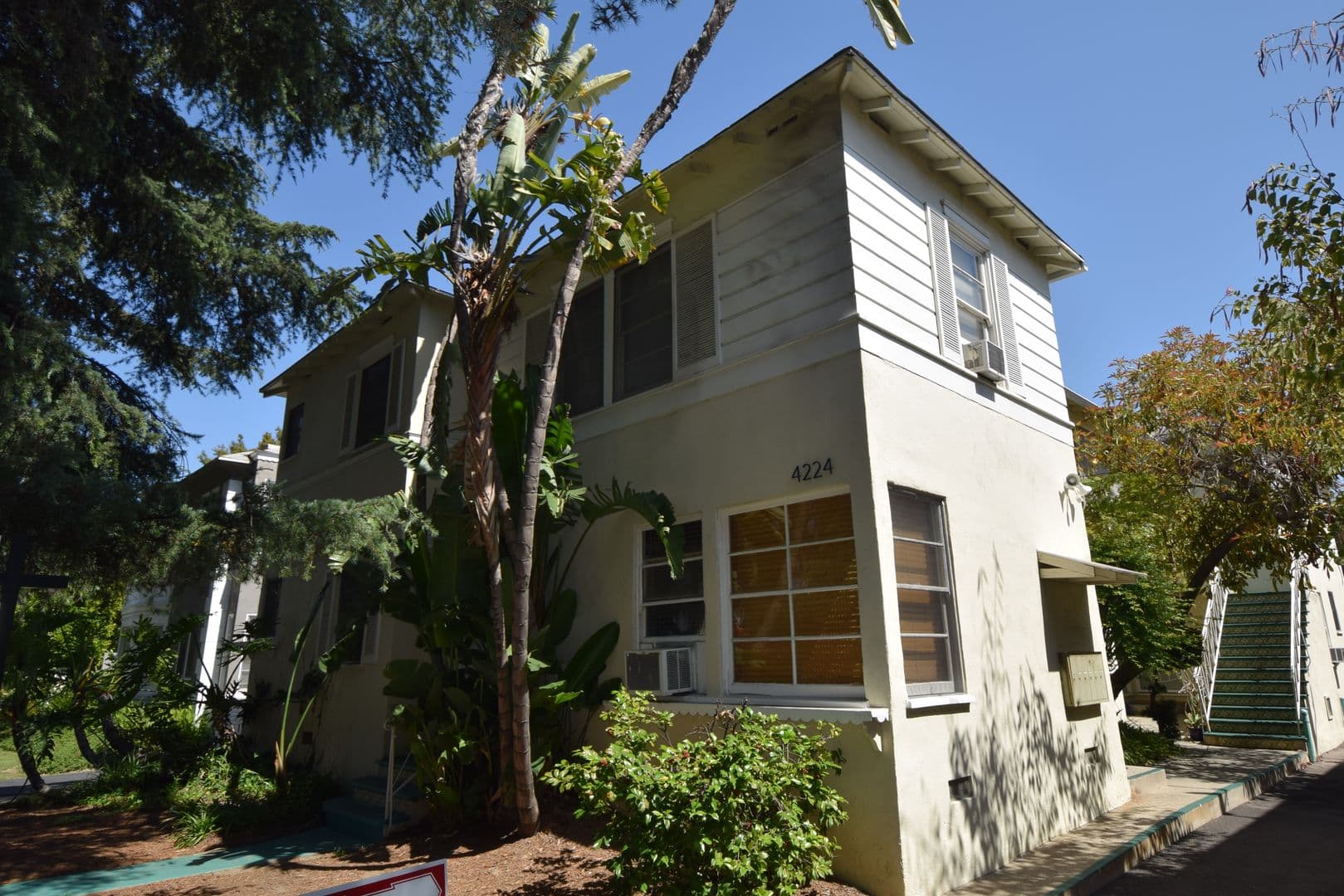 Los Angeles Apartment: 4224 Los Feliz Boulevard