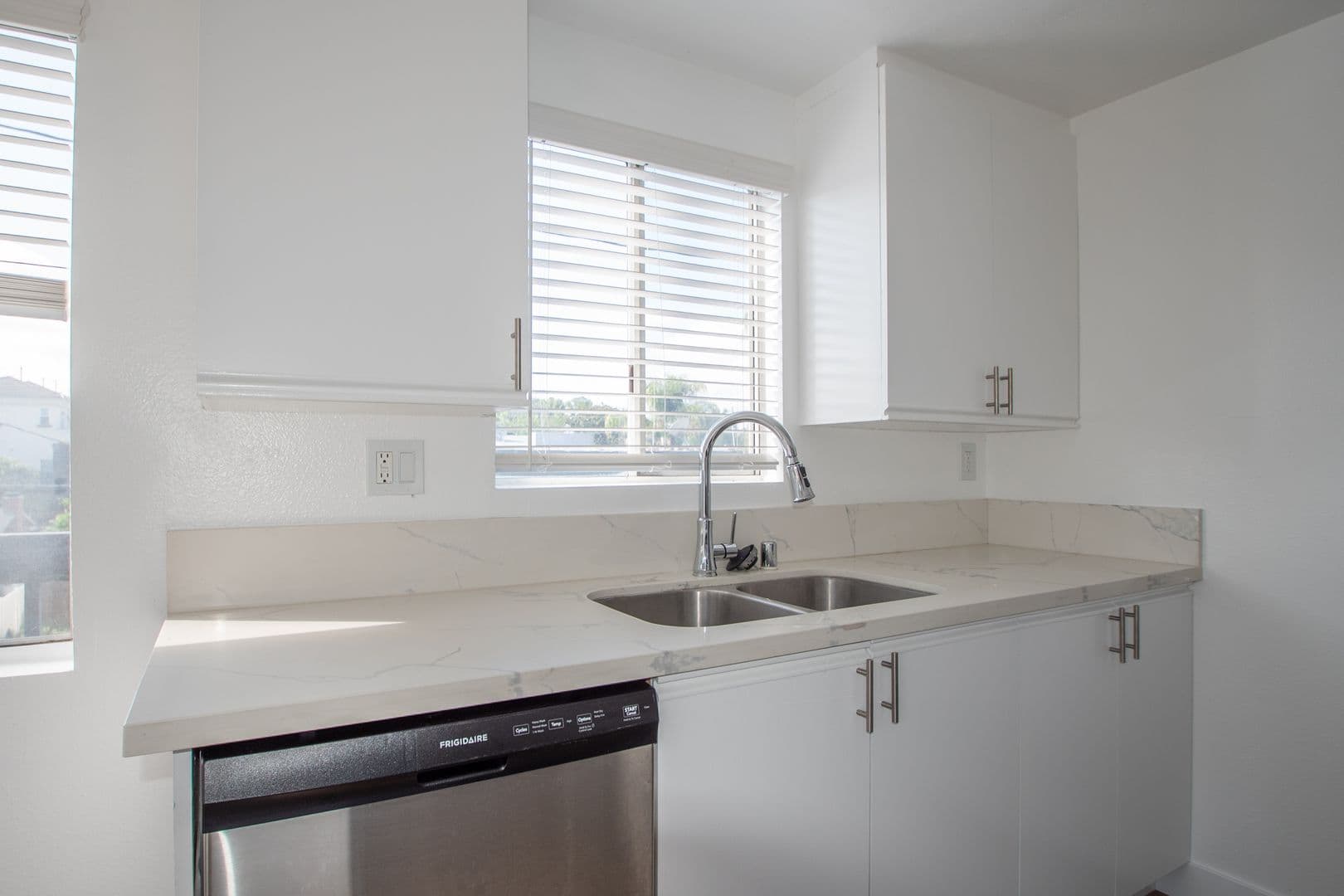 North Hollywood Apartment: 5002 Tujunga Avenue