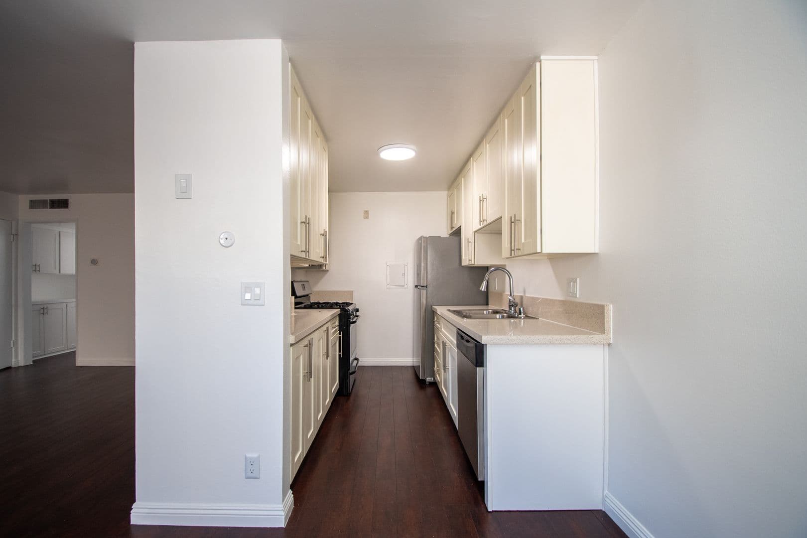 Sherman Oaks Apartment: 15128-44 Burbank Boulevard