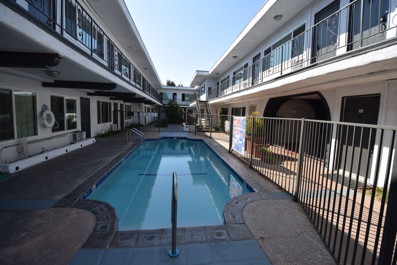 Van Nuys Apartment: 14142 Victory Boulevard