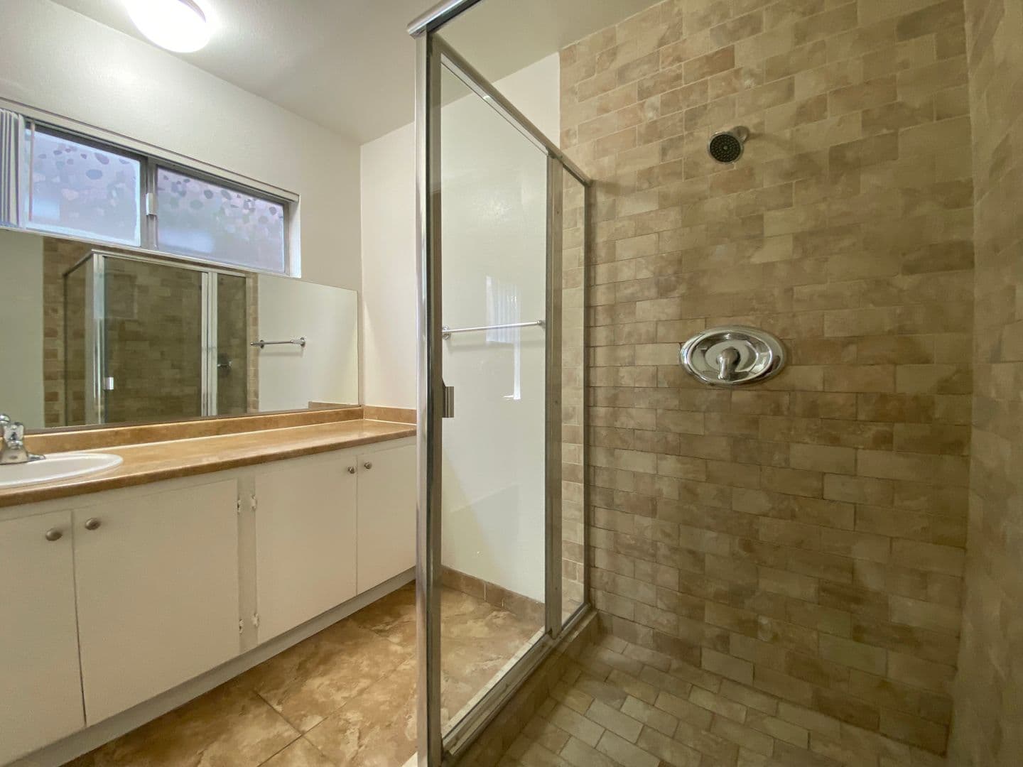 North Hollywood Apartment: 10745 Hortense Avenue