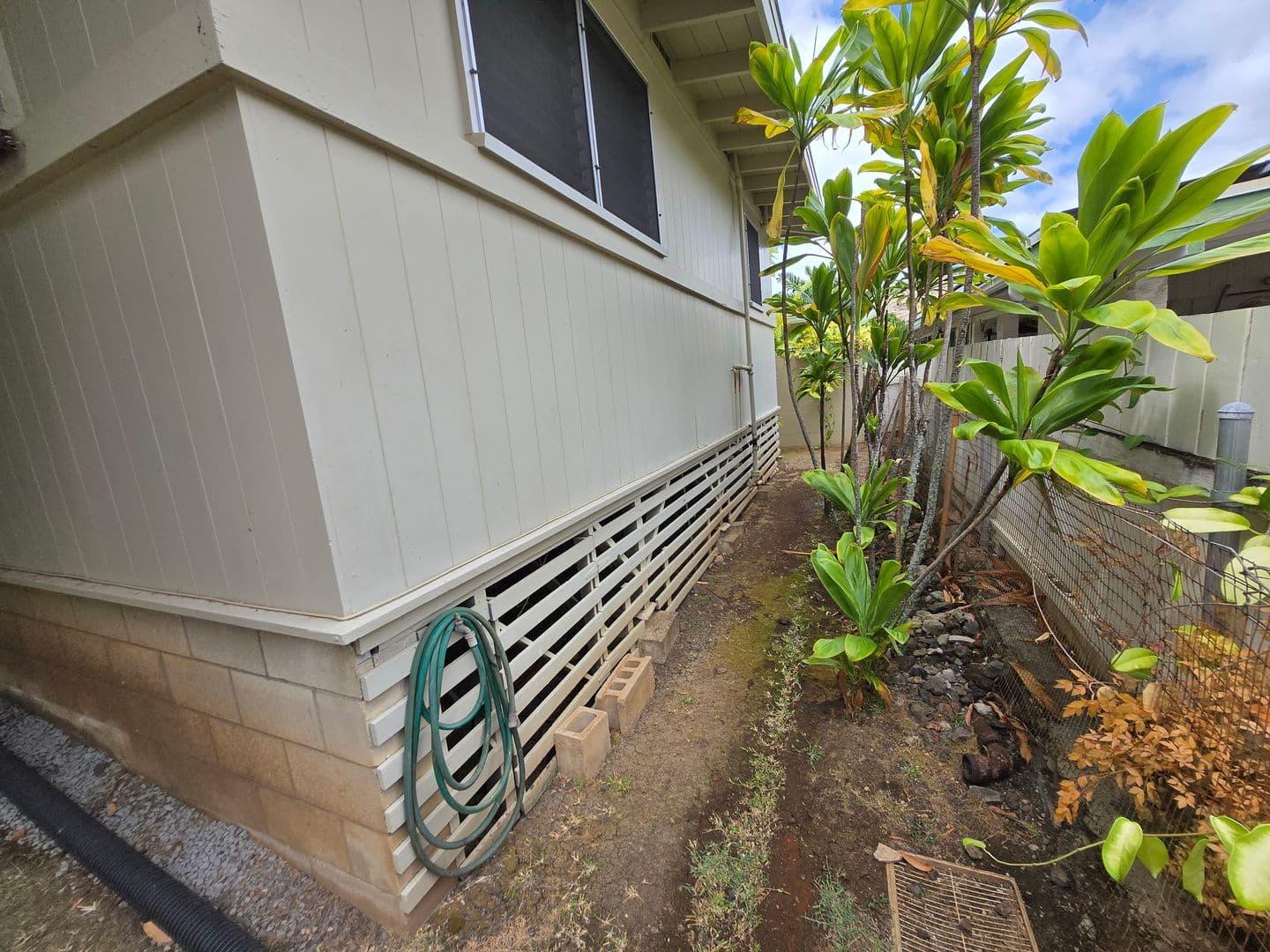 Honolulu Apartment: 5340 Uhiuhi Street