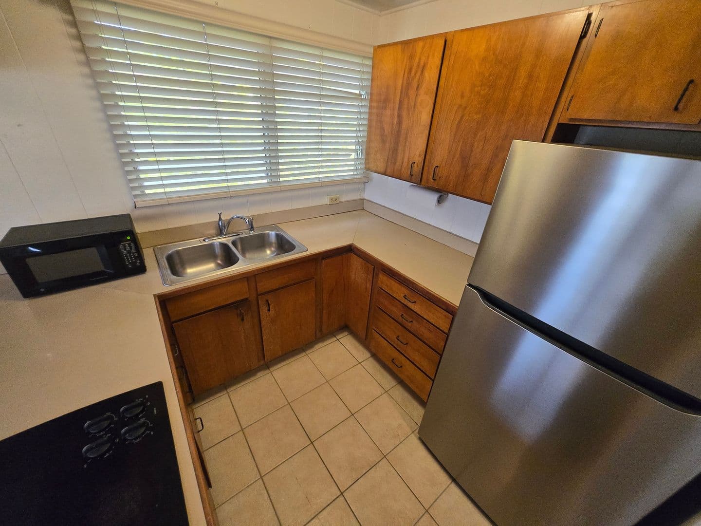 Honolulu Apartment: 5340 Uhiuhi Street