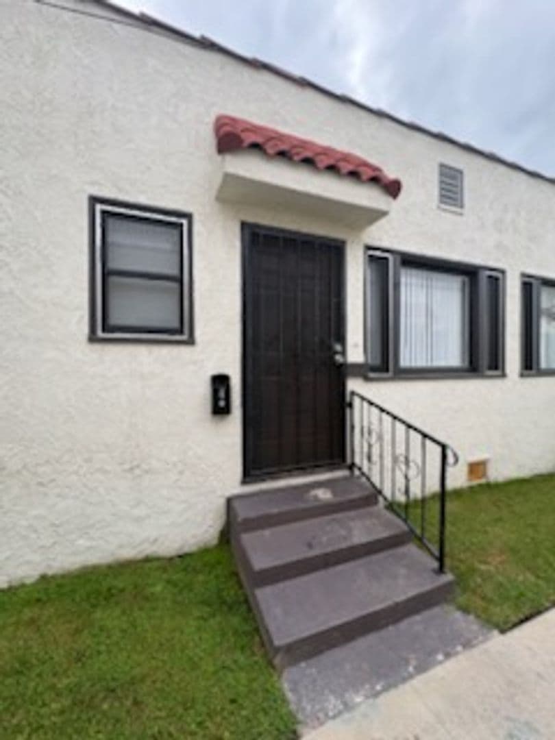 Long Beach Apartment: 924-930 E. 3rd St.