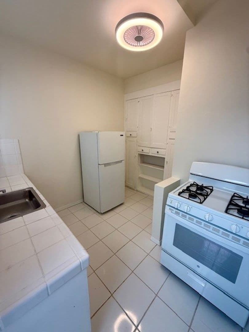 Long Beach Apartment: 1819 E. 4th St.