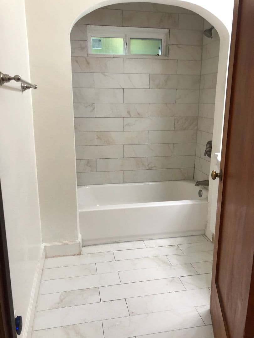 Long Beach Apartment: 1844 East 5th St.