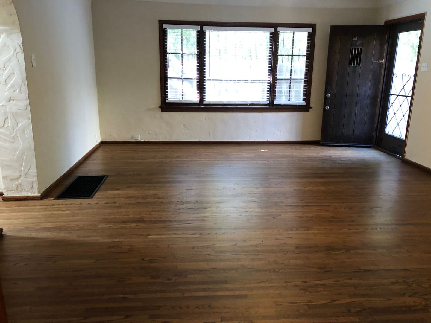 Long Beach Apartment: 1844 East 5th St.