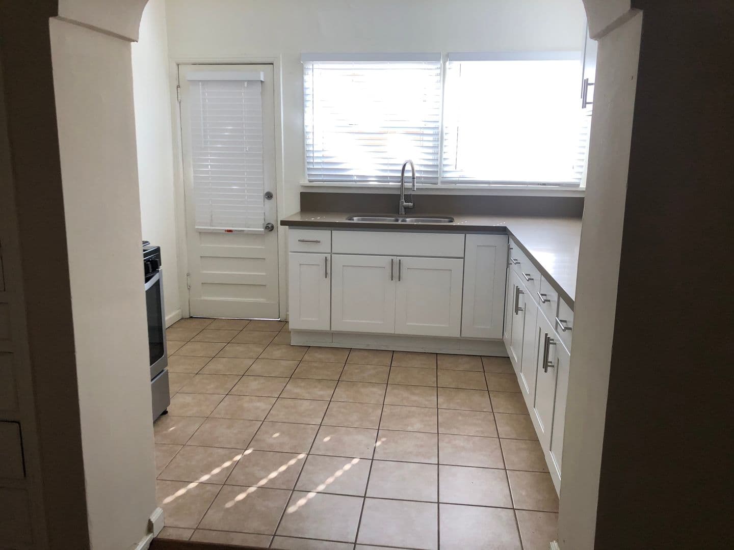 Long Beach Apartment: 1844 East 5th St.
