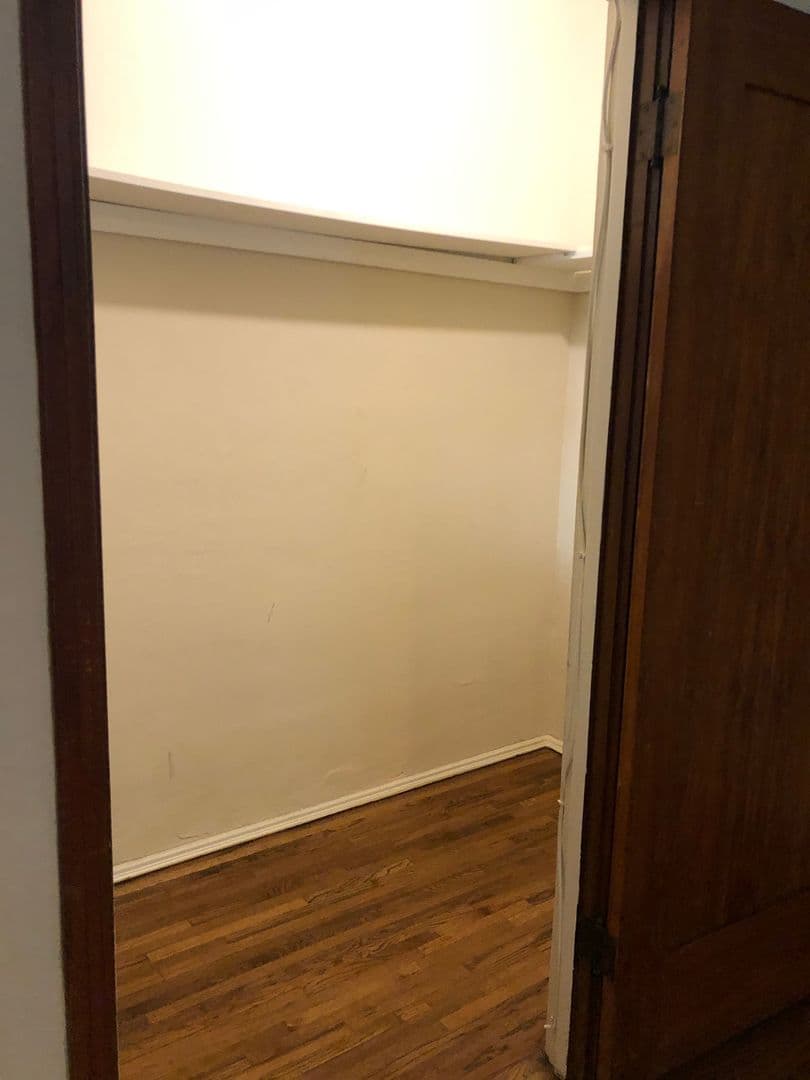 Long Beach Apartment: 1844 East 5th St.