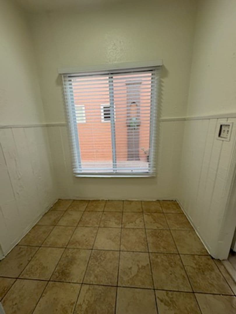 Long Beach Apartment: 540 E. 14th St.