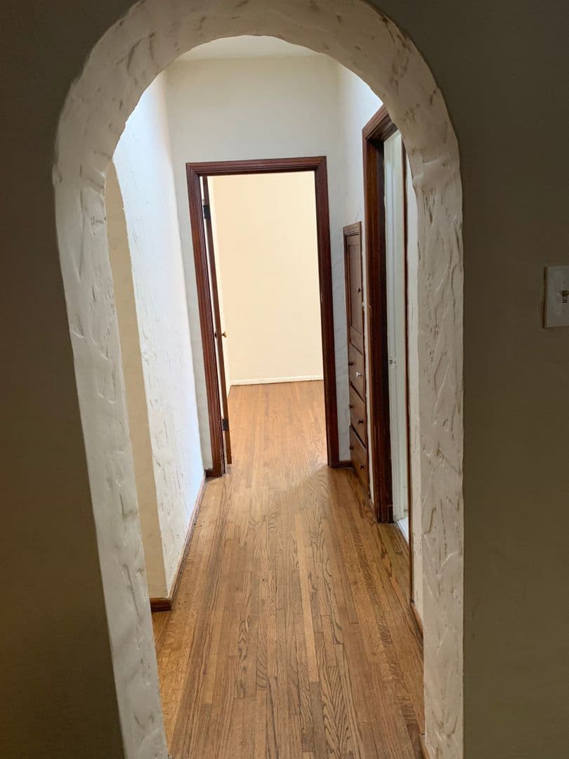Long Beach Apartment: 1844 East 5th St.