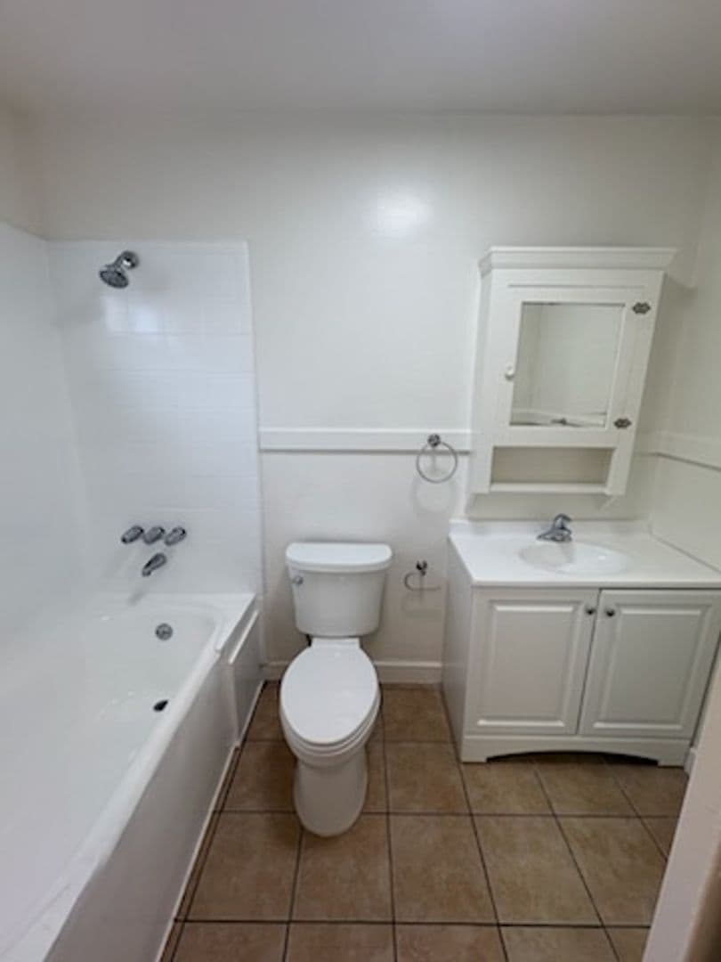 Long Beach Apartment: 924-930 E. 3rd St.