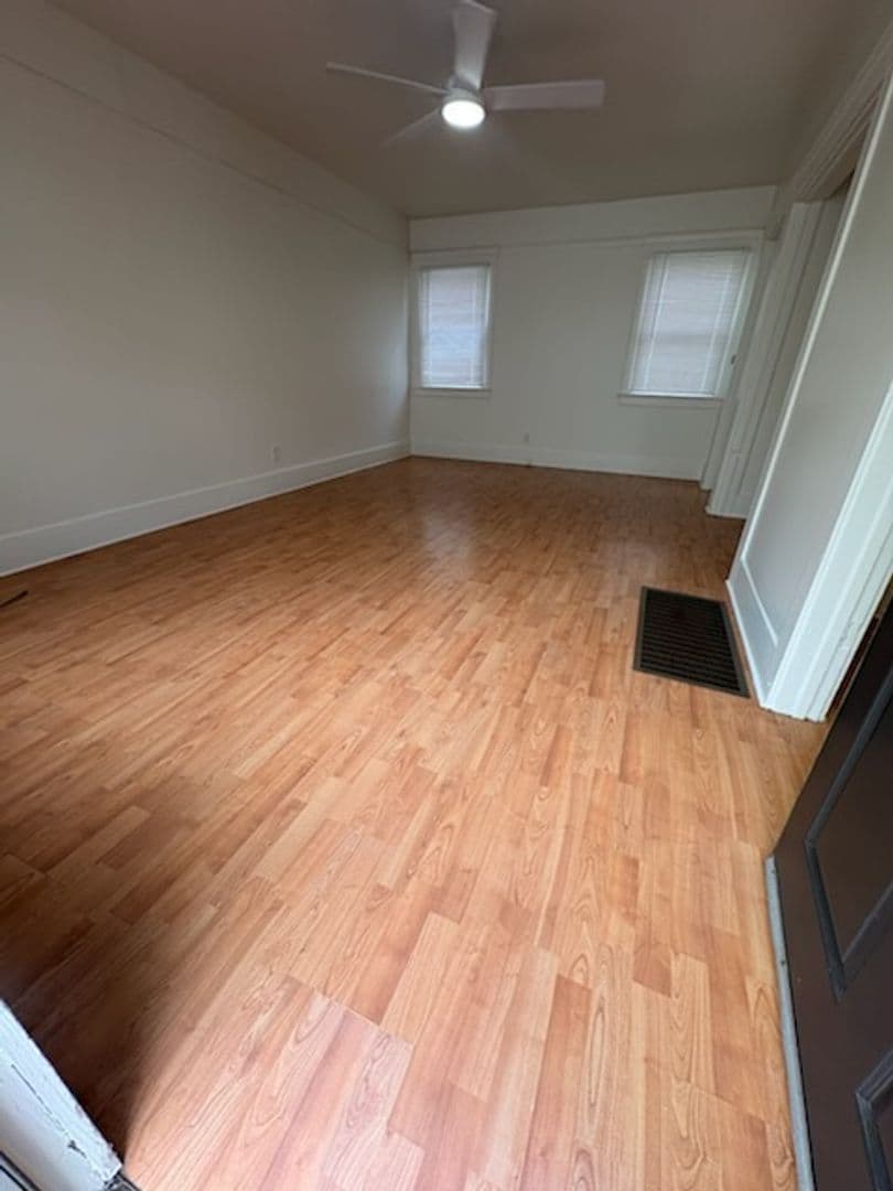 Long Beach Apartment: 924 E. 3rd St. #11