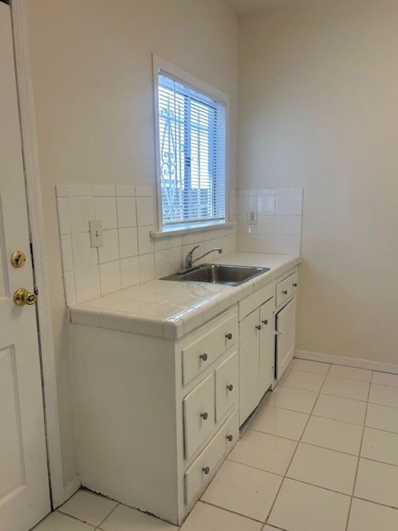 Long Beach Apartment: 1819 E. 4th St.