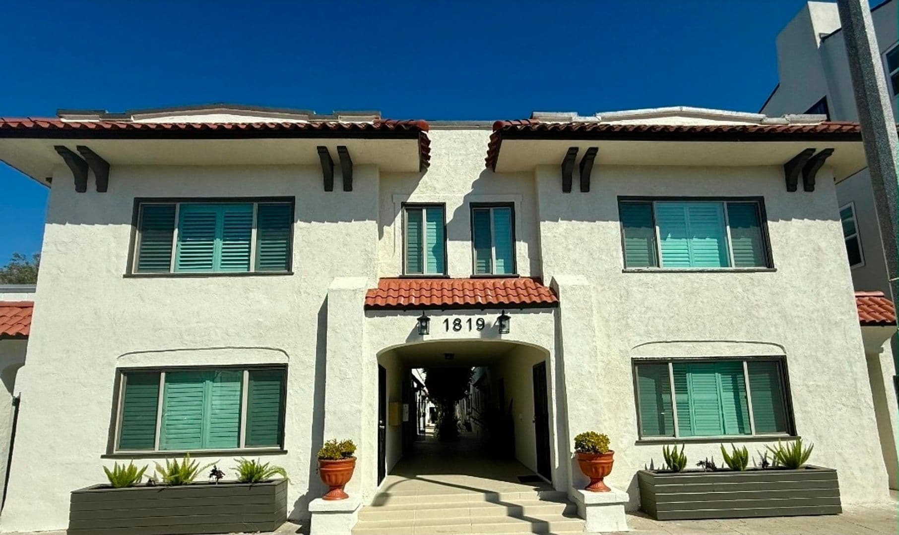Long Beach Apartment: 1819 E. 4th St.