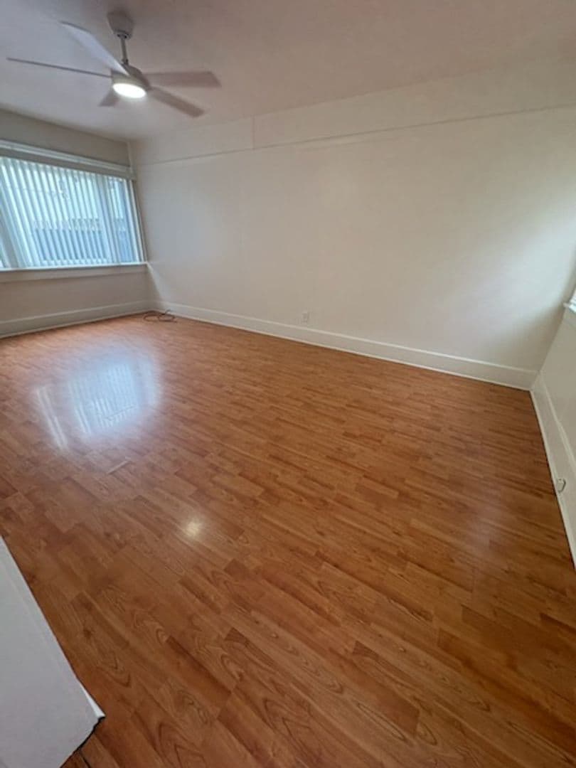 Long Beach Apartment: 924-930 E. 3rd St.