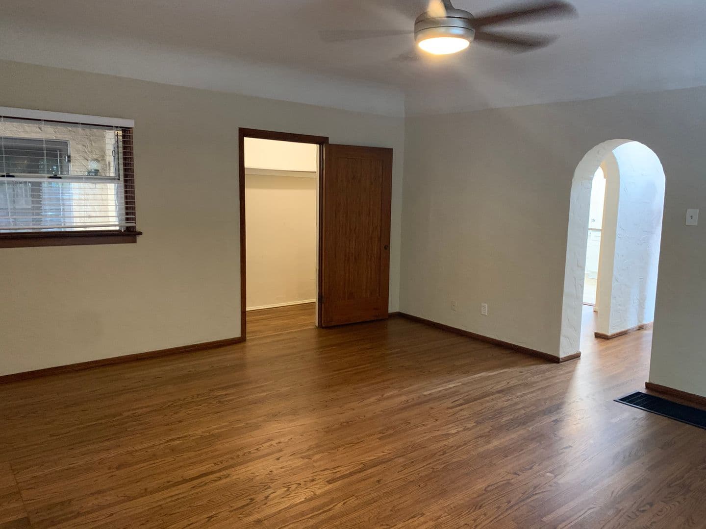 Long Beach Apartment: 1844 East 5th St.