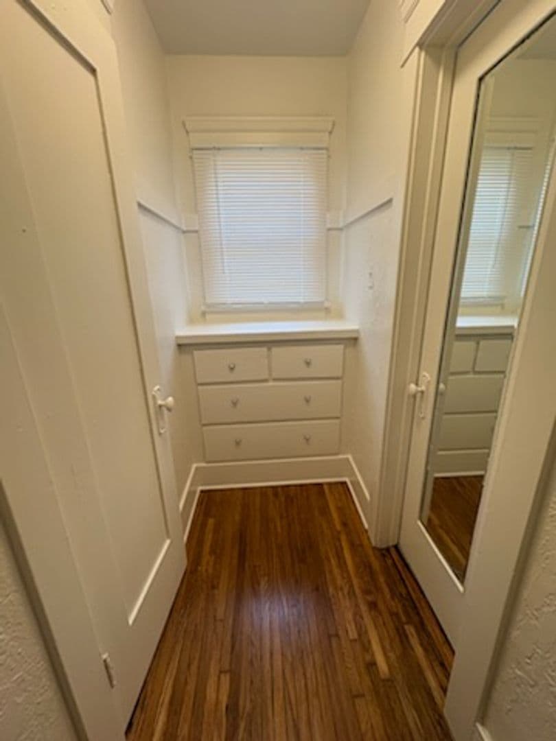 Long Beach Apartment: 924-930 E. 3rd St.