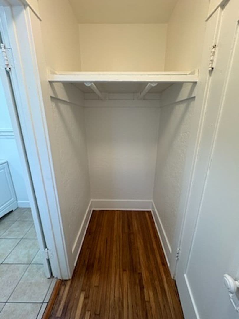 Long Beach Apartment: 930 E. 3rd St. #4