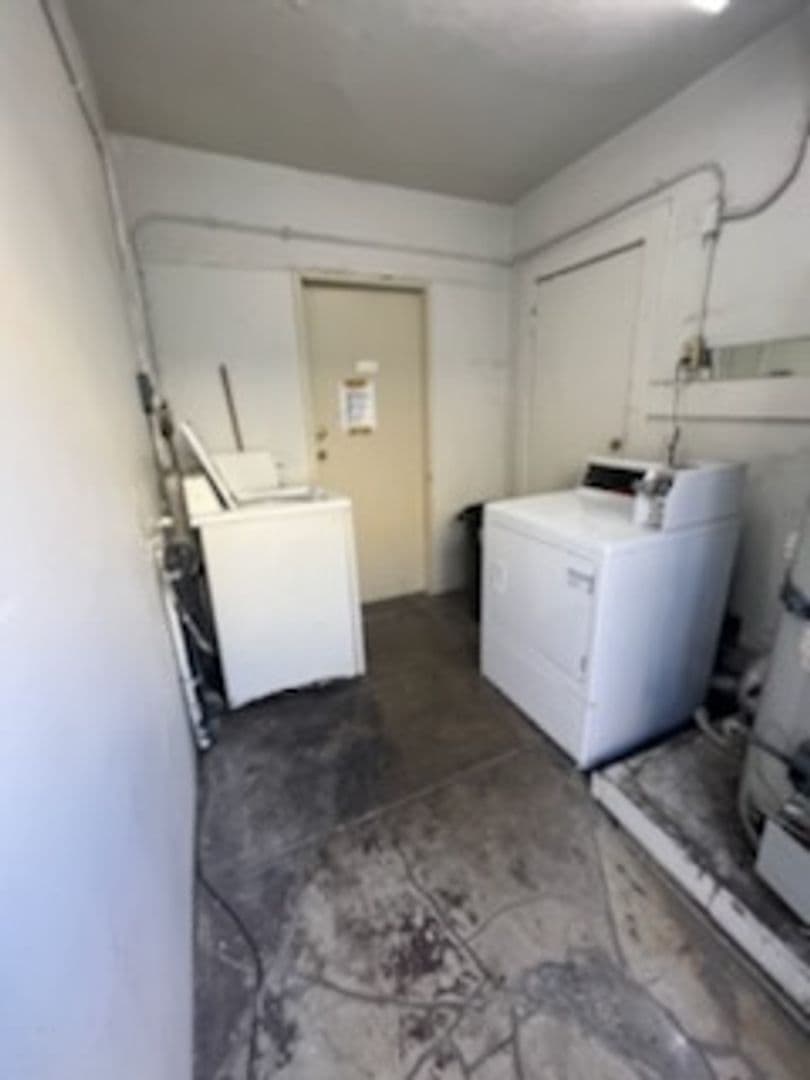 Long Beach Apartment: 924 E. 3rd St. #11