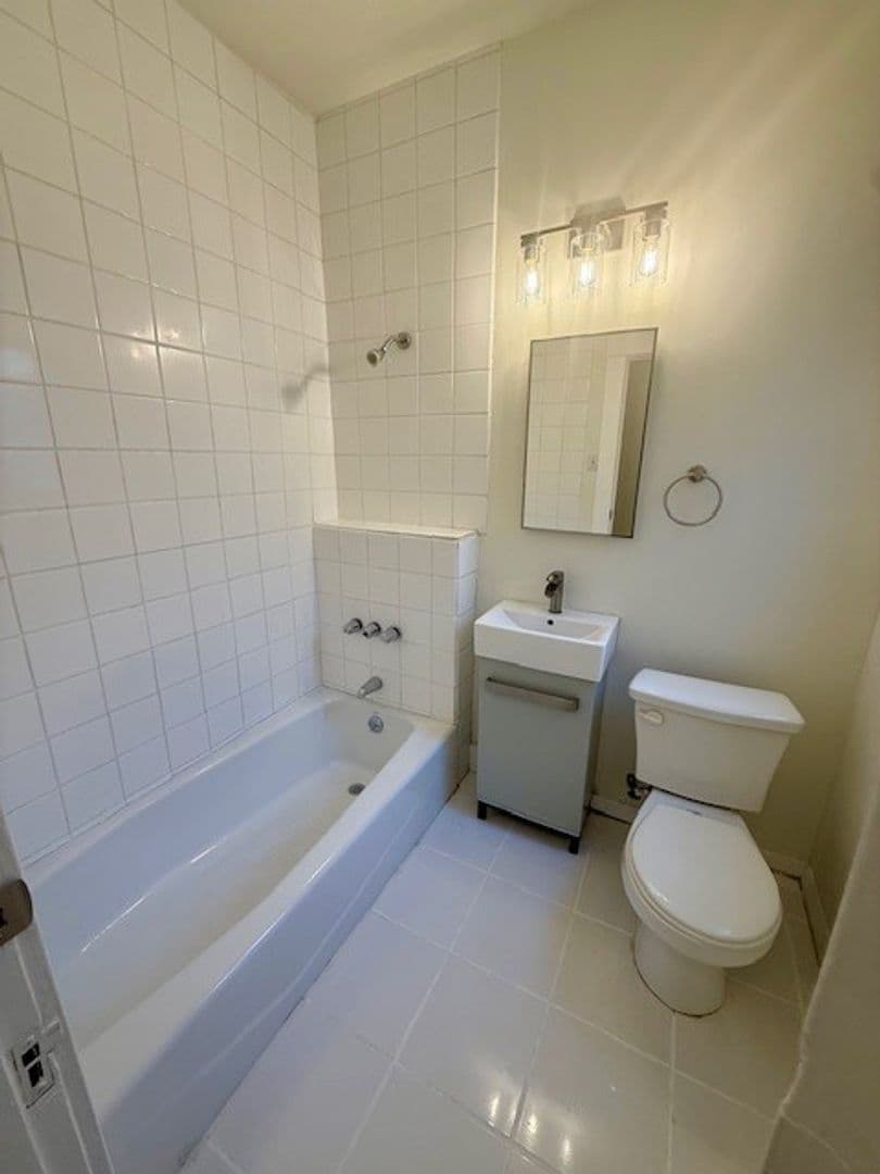 Long Beach Apartment: 1819 E. 4th St.