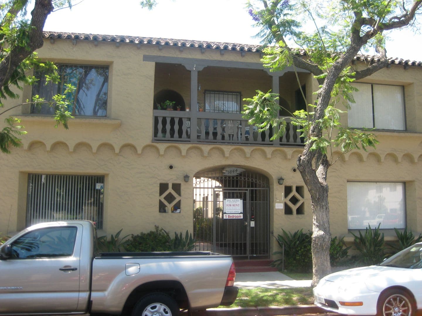 Long Beach Apartment: 1844 East 5th St.