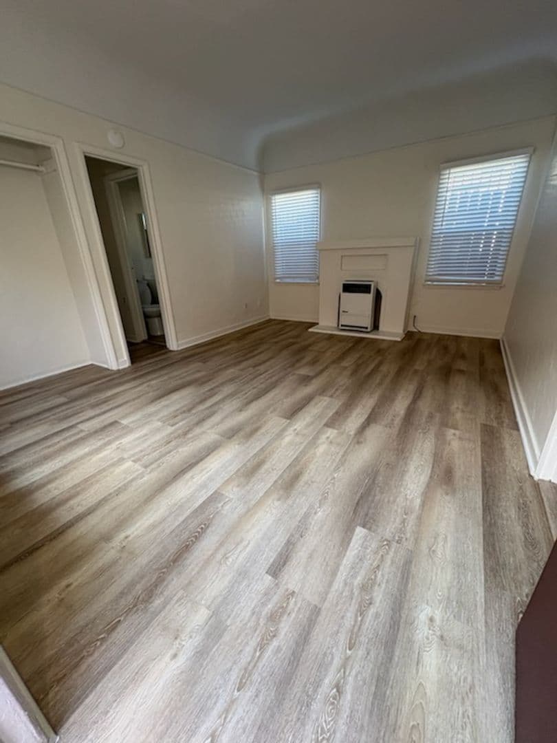 Long Beach Apartment: 540 E. 14th St.