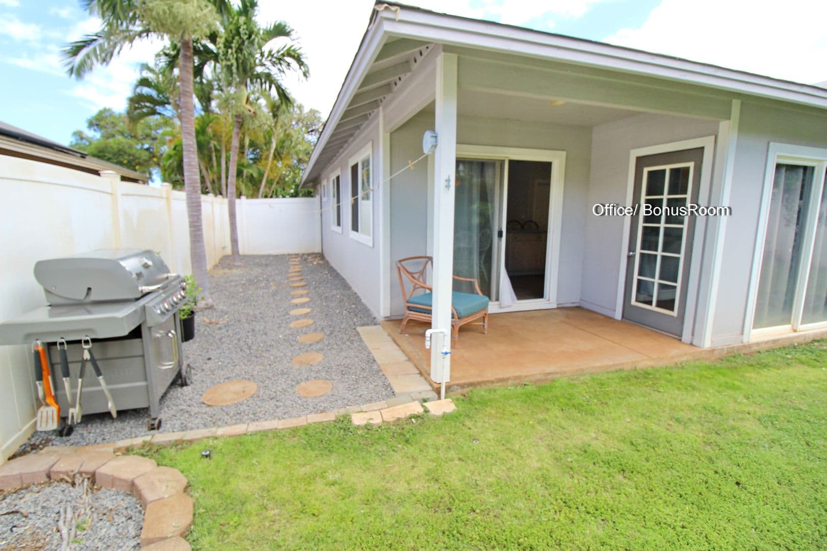 Kihei House: 70 Noolu Street