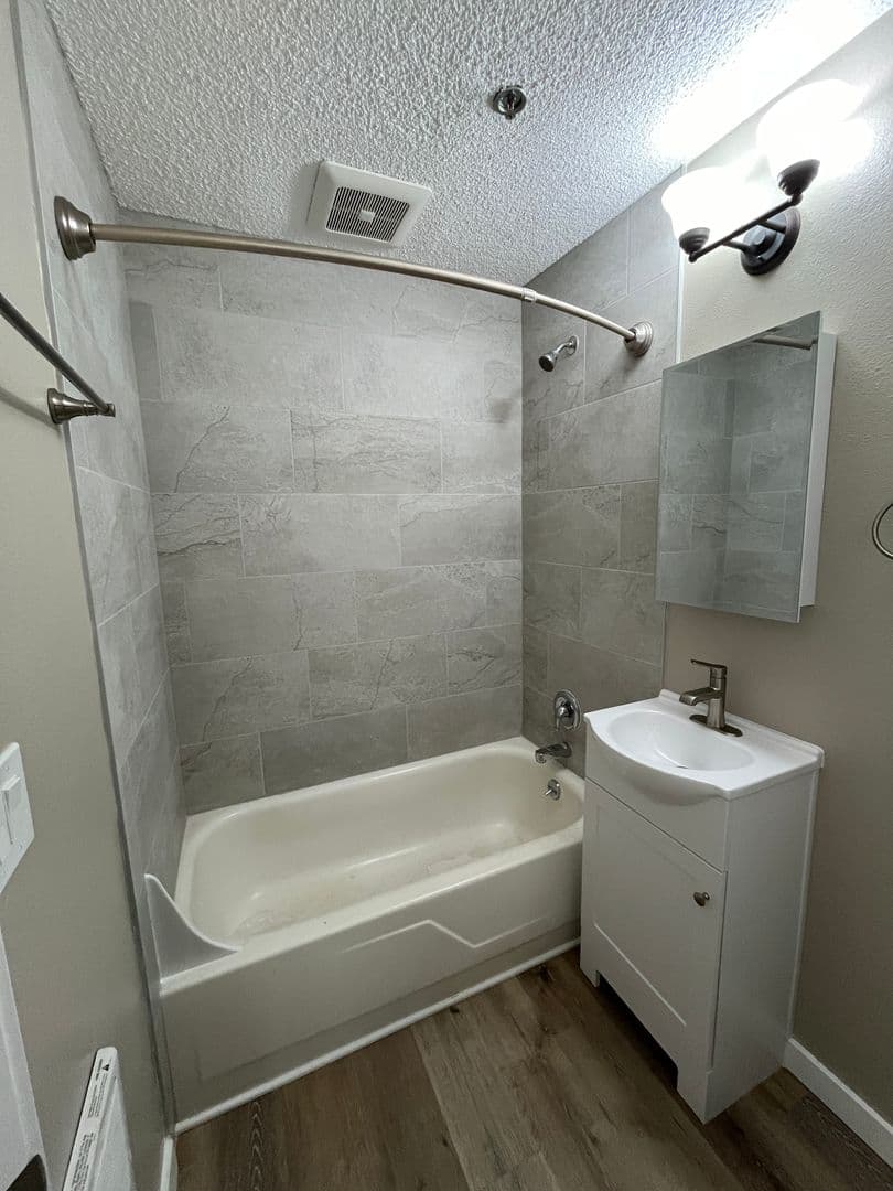 Milwaukie Apartment: 2323 SE Harrison St.