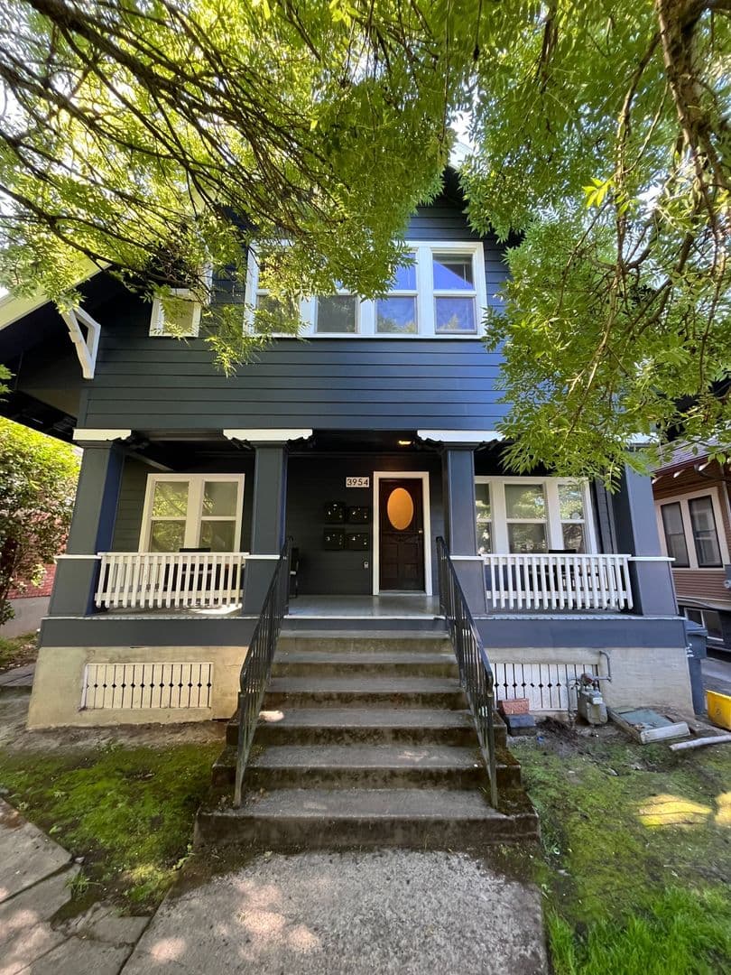 Portland Apartment: 3954 SE Grant St