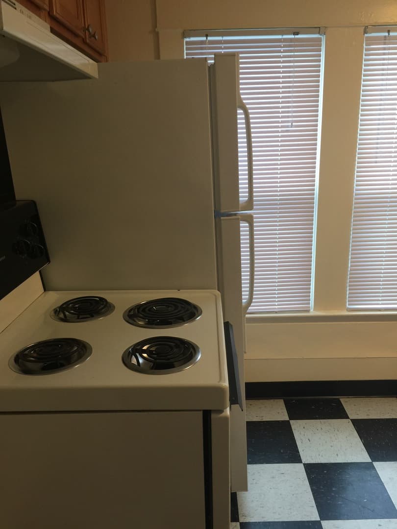 Portland Apartment: 3954 SE Grant St