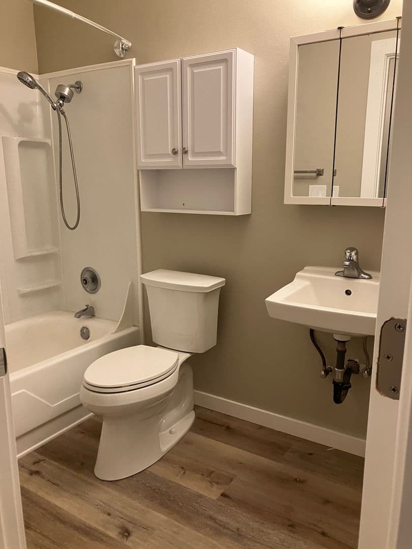 Milwaukie Apartment: 2323 SE Harrison St.