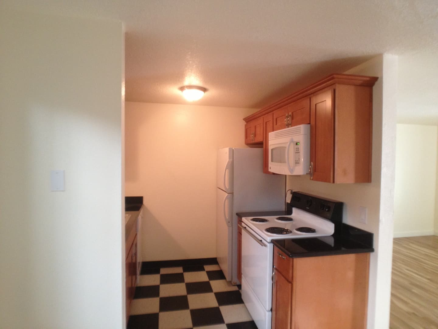 Portland Apartment: 715 SE 29th Ave