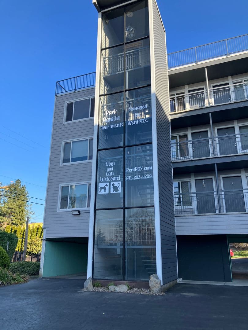 Milwaukie Apartment: 2323 SE Harrison St.
