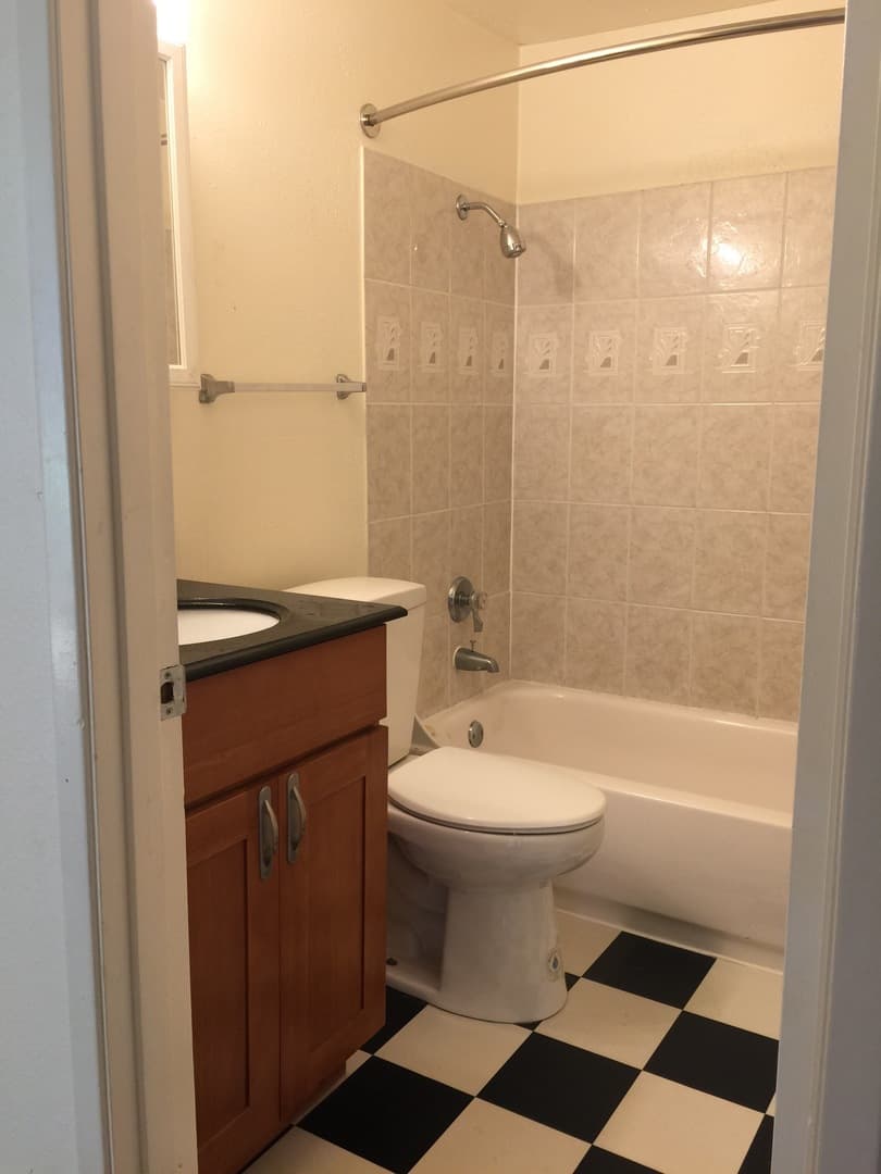 Portland Apartment: 715 SE 29th Ave
