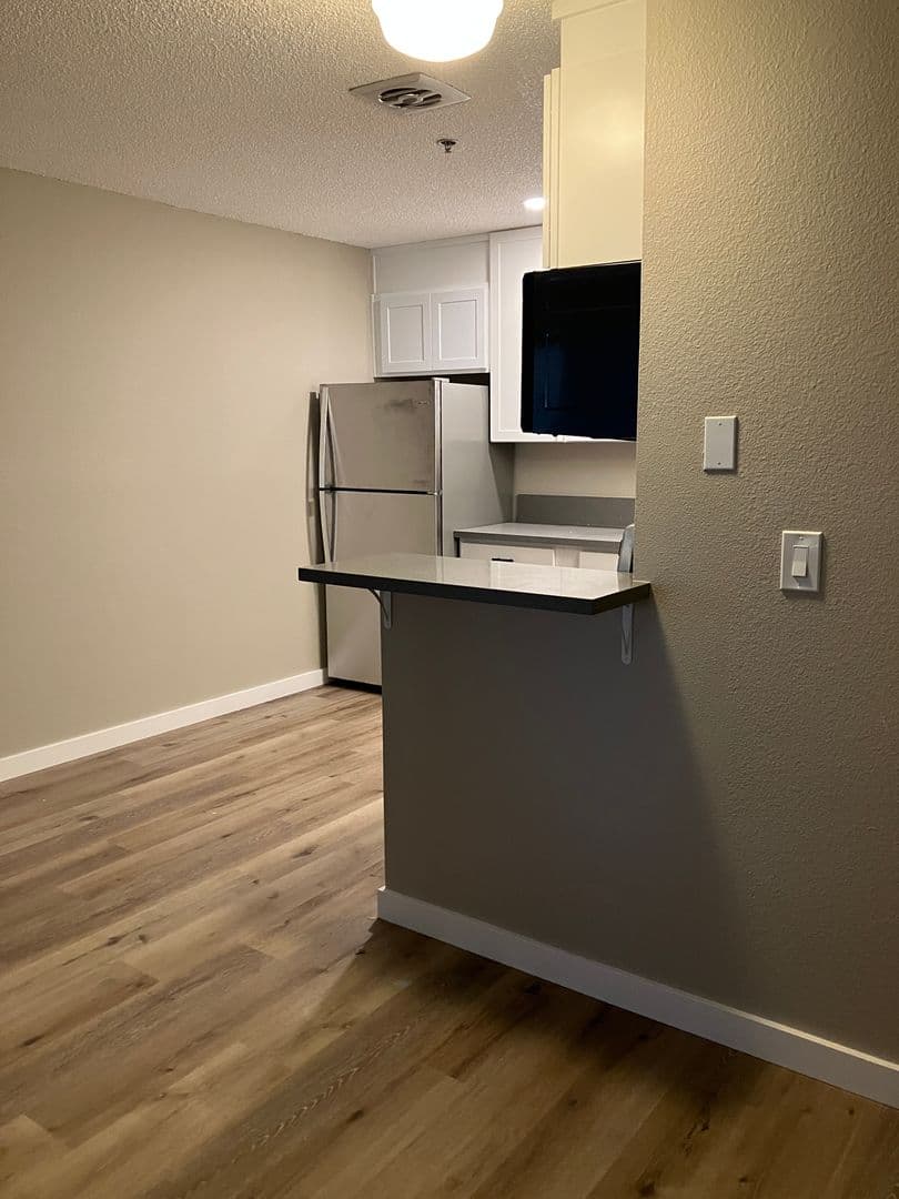 Milwaukie Apartment: 2323 SE Harrison St.