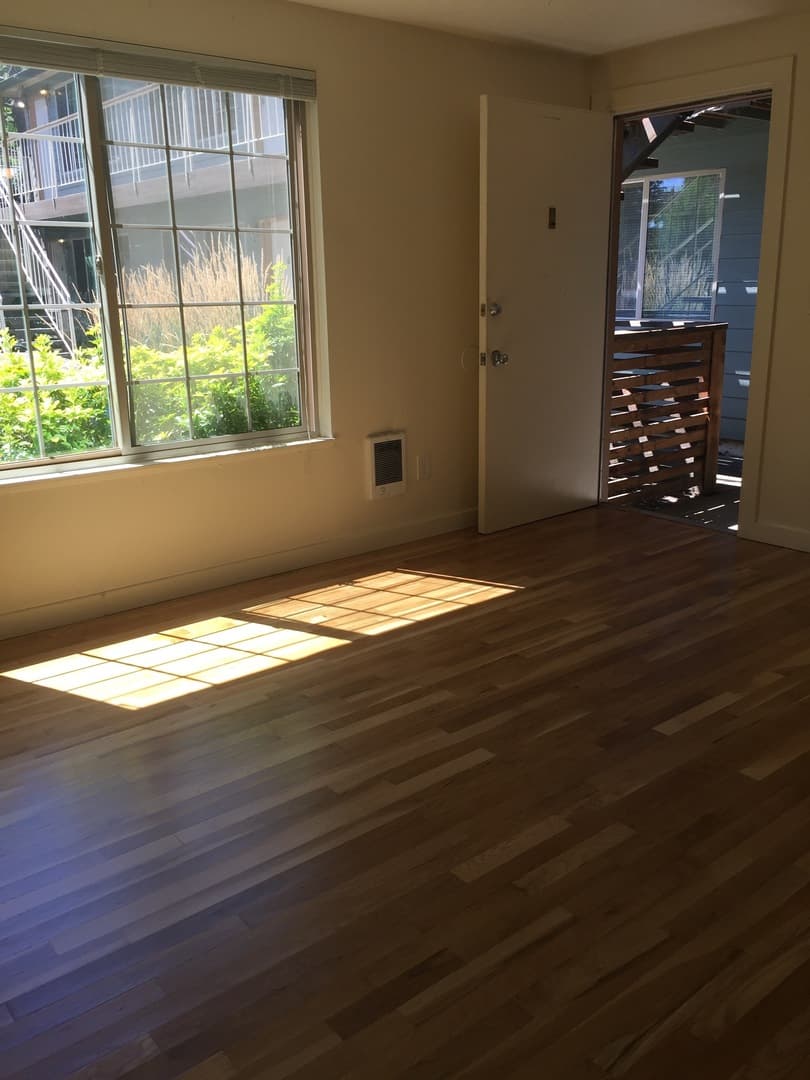 Portland Apartment: 715 SE 29th Ave