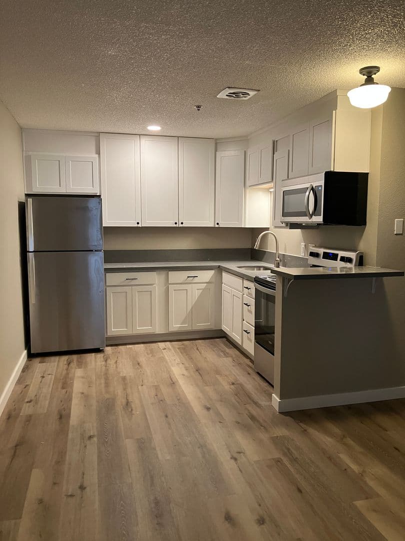 Milwaukie Apartment: 2323 SE Harrison St.