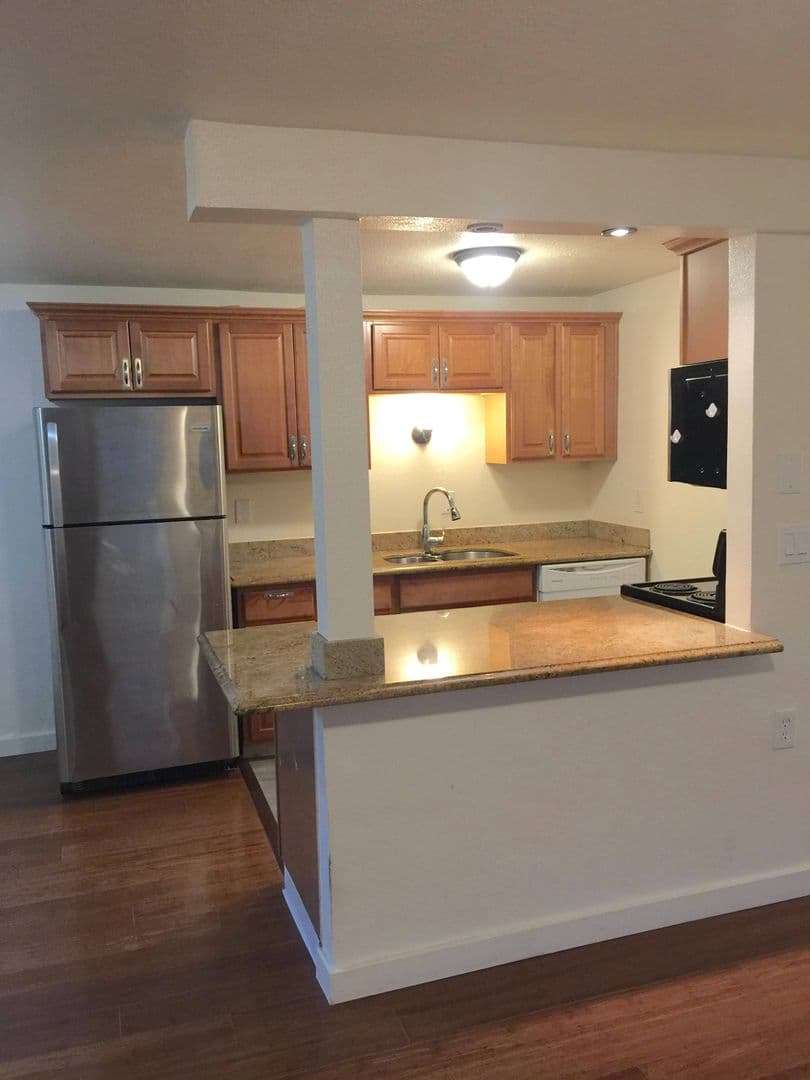Portland Apartment: 721 SE 29th Ave