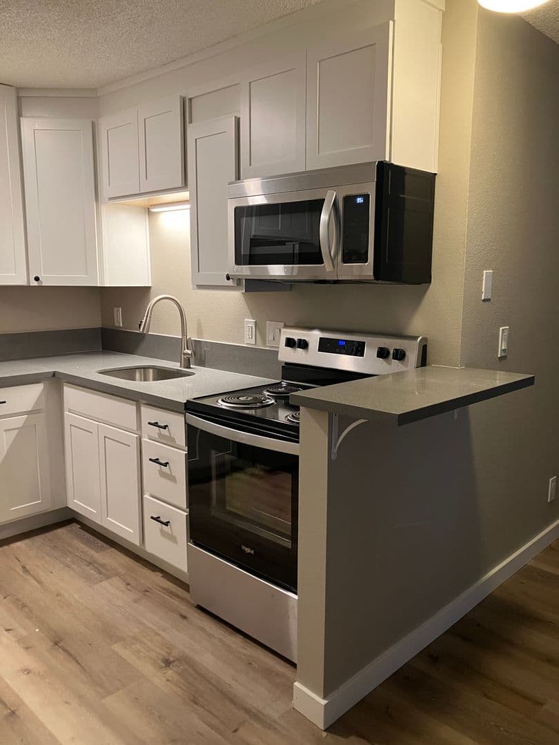 Milwaukie Apartment: 2323 SE Harrison St.