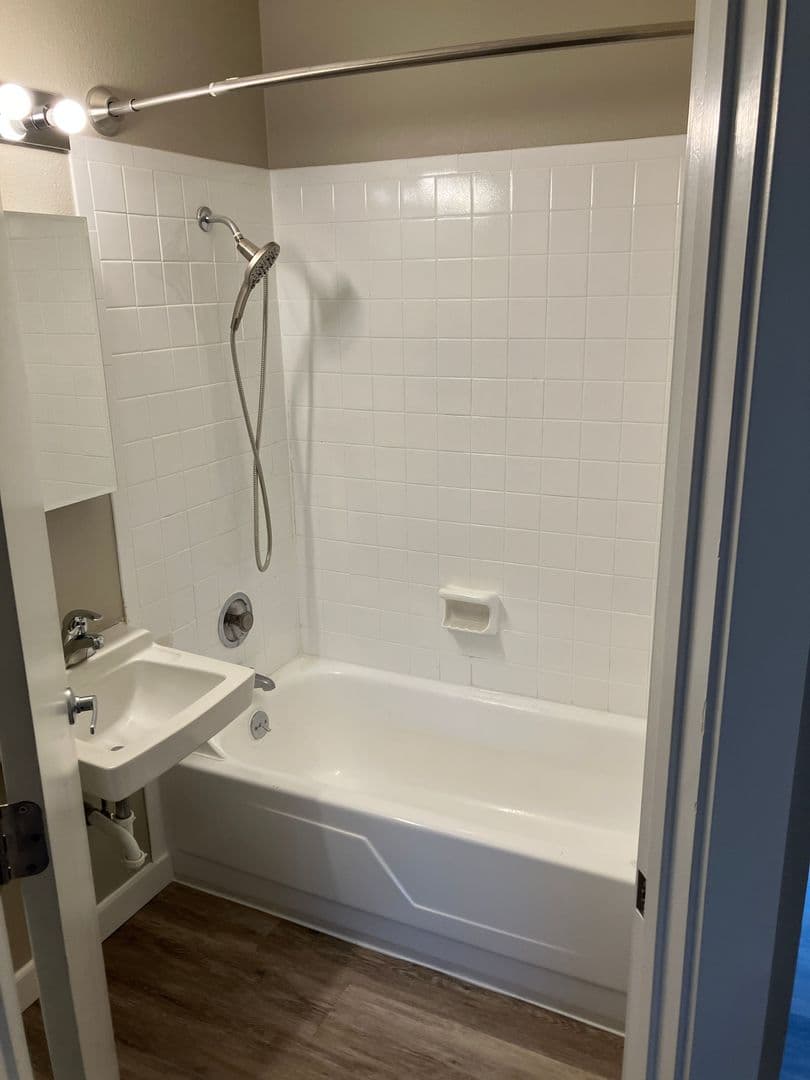 Milwaukie Apartment: 2323 SE Harrison St.