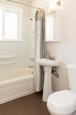 Portland Apartment: 565 N Rosa Parks Way - 102