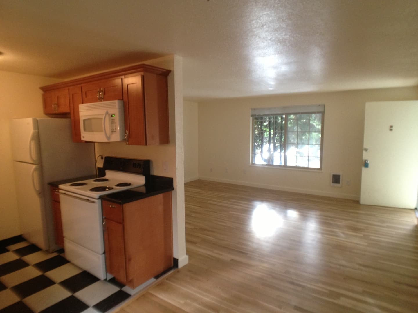 Portland Apartment: 715 SE 29th Ave