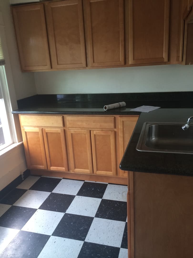 Portland Apartment: 3954 SE Grant St