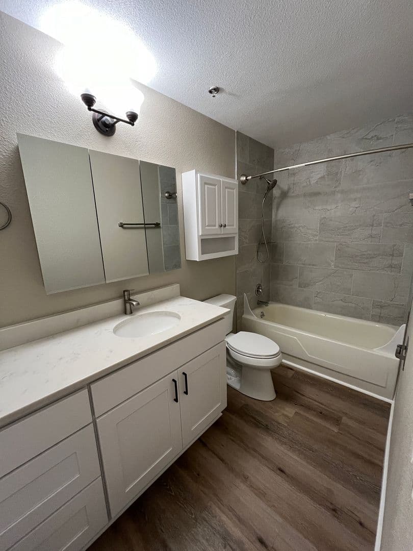 Milwaukie Apartment: 2323 SE Harrison St.