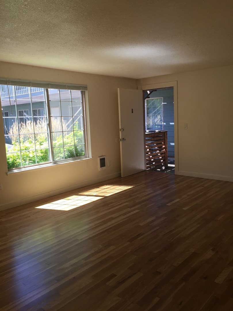Portland Apartment: 715 SE 29th Ave
