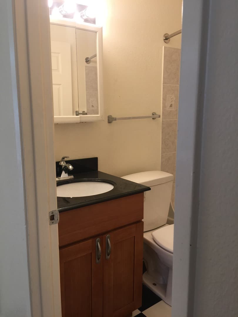 Portland Apartment: 715 SE 29th Ave