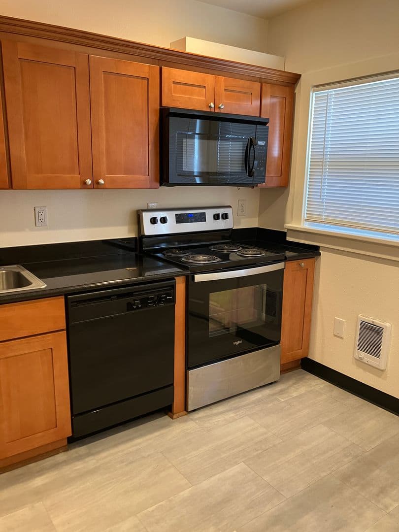 Portland Apartment: 2031 N Watts