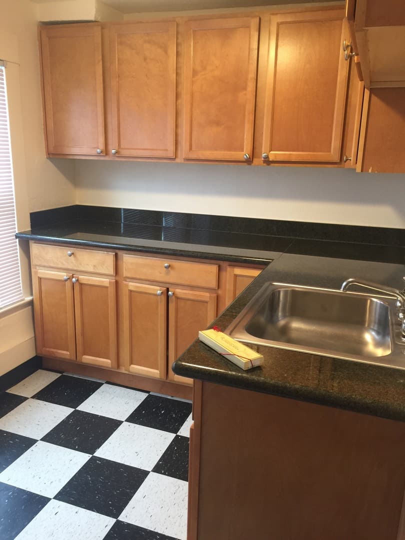 Portland Apartment: 3954 SE Grant St