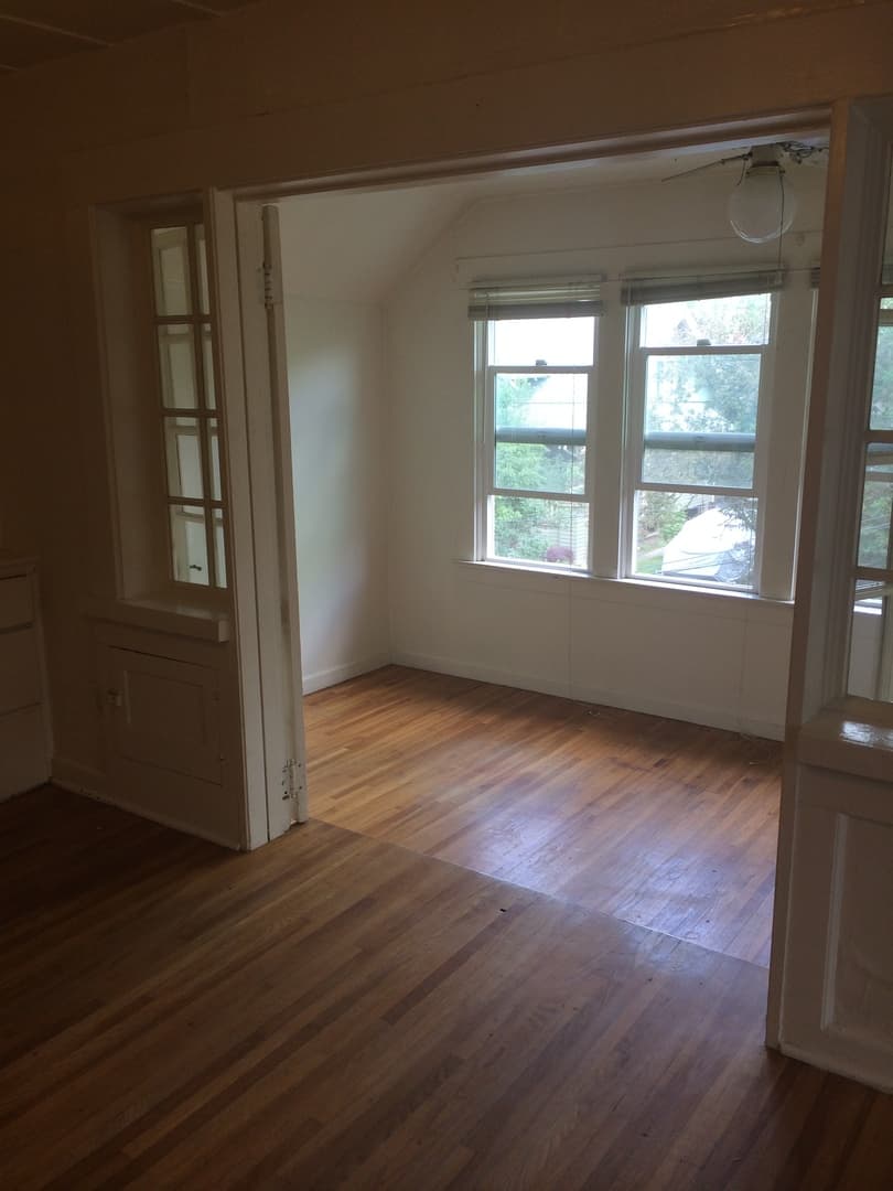 Portland Apartment: 3954 SE Grant St